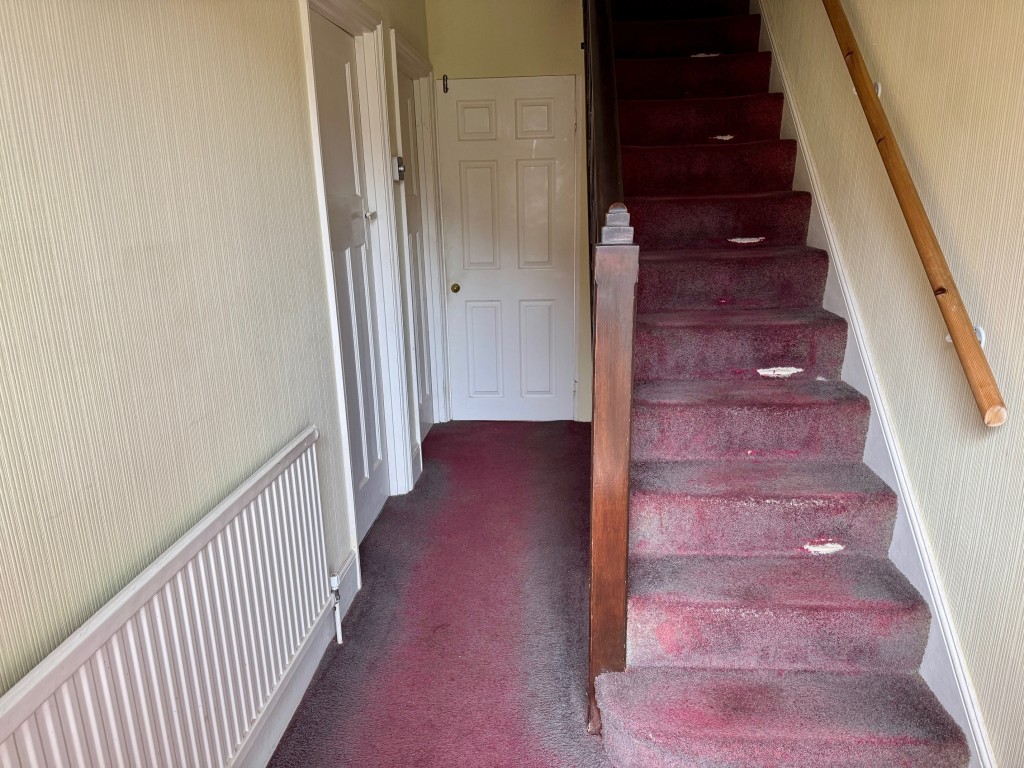 Lot: 126 - THREE-BEDROOM SEMI IN POPULAR LOCATION - Entrance hall